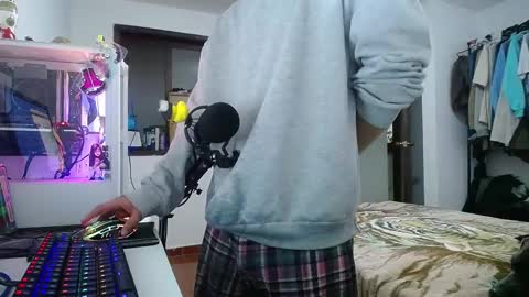 Esteban online show from 4, 1, 2025