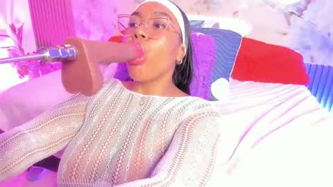 Snapshot of esmeralda_duarte chatting on 15, 12, 2024 esmeralda online show from 15, 12, 2024