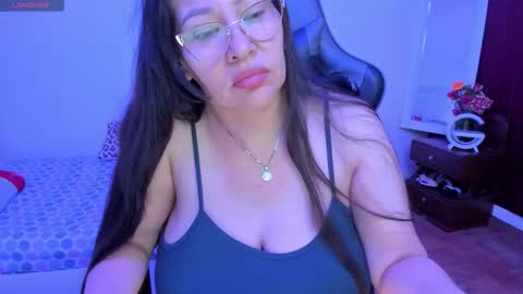 Snapshot of esmeralda_milf1 chatting on 30, 9, 2025 esme online show from 30, 9, 2025