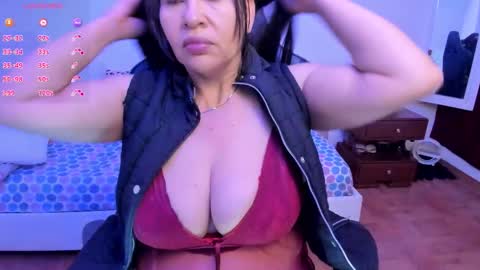 Snapshot of esmeralda_milf1 chatting on 16, 10, 2025 esme online show from 16, 10, 2025