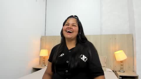 Snapshot of esmeralda_salazar chatting on 24, 11, 2025 Esmeralda online show from 24, 11, 2025