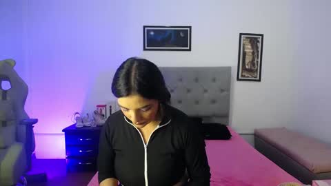 Snapshot of esmeraldaa_sc chatting on 5, 10, 2025 Perla online show from 5, 10, 2025