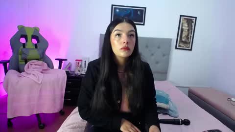 Snapshot of esmeraldaa_sc chatting on 14, 10, 2025 Perla online show from 14, 10, 2025