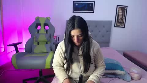 Snapshot of esmeraldaa_sc chatting on 15, 10, 2025 Perla online show from 15, 10, 2025