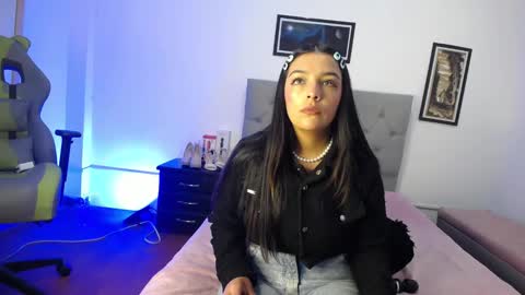 Snapshot of esmeraldaa_sc chatting on 27, 10, 2025 Perla online show from 27, 10, 2025