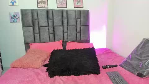 Snapshot of esmeraldaa_sc chatting on 11, 6, 2026 Perla online show from 11, 6, 2026