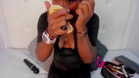 esmeraldanyx online show from 14, 9, 2025