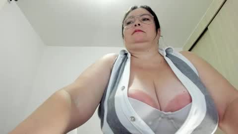 Esmeralda online show from 28, 2, 2025