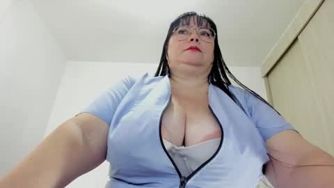Esmeralda online show from 4, 3, 2025