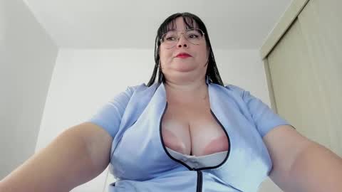 Esmeralda online show from 4, 3, 2025