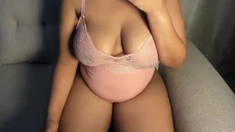 Snapshot of esmeray_ chatting on 8, 11, 2025 Esme online show from 8, 11, 2025