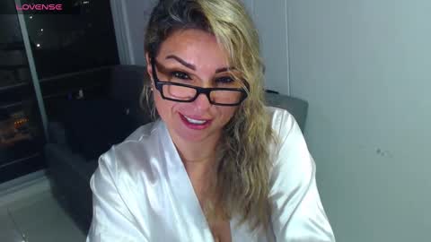 Snapshot of esperanza86_ chatting on 25, 12, 2024 Juliana online show from 25, 12, 2024