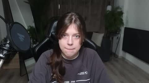 Snapshot of este_ria chatting on 15, 10, 2025 esteria online show from 15, 10, 2025