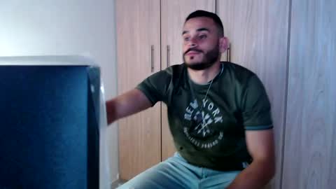 Snapshot of esteban_fer chatting on 4, 2, 2025 Esteban Fernandez online show from 4, 2, 2025