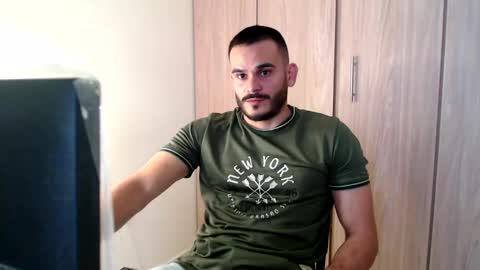 Snapshot of esteban_fer chatting on 4, 2, 2025 Esteban Fernandez online show from 4, 2, 2025