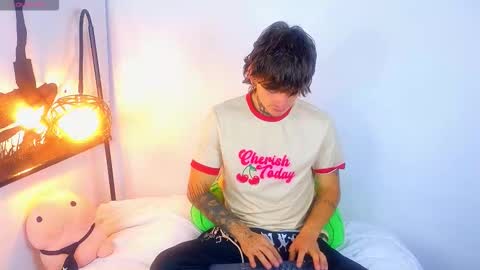 Esteban independent model online show from 19, 9, 2025