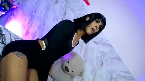 estefani robles online show from 24, 4, 2026