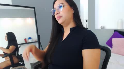 estefania_ramirez_henao online show from 23, 3, 2026