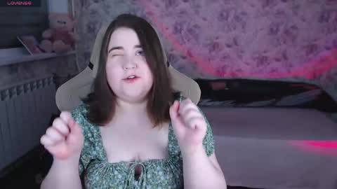 estelle_hicks online show from 10, 5, 2026