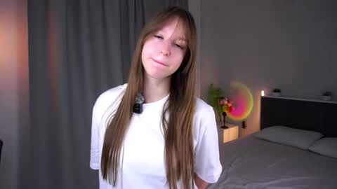 Snapshot of estellemarston chatting on 20, 7, 2026 Lily online show from 20, 7, 2026