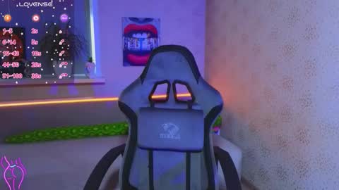 EsterPlayful online show from 16, 9, 2025