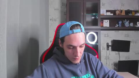 Snapshot of esthetics_boys chatting on 29, 10, 2025 LOUIS online show from 29, 10, 2025