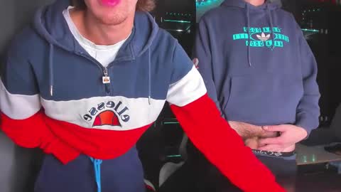 Snapshot of esthetics_boys chatting on 1, 11, 2025 LOUIS online show from 1, 11, 2025