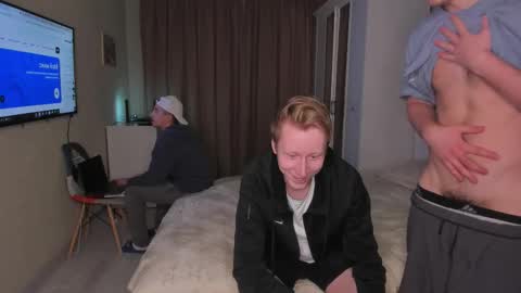 Snapshot of esthetics_boys chatting on 4, 2, 2026 LOUIS online show from 4, 2, 2026