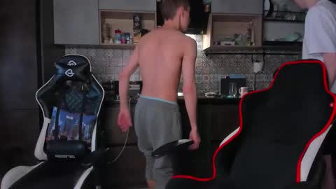 Snapshot of esthetics_boys chatting on 5, 2, 2026 LOUIS online show from 5, 2, 2026