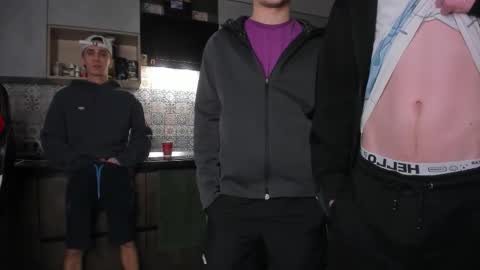 Snapshot of esthetics_boys chatting on 9, 2, 2026 LOUIS online show from 9, 2, 2026