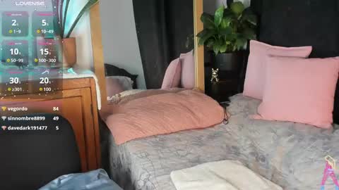 - E S T R E L L A  M I L F - online show from 9, 2, 2025