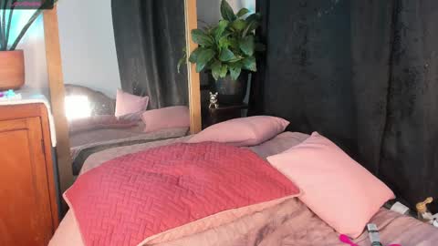 - E S T R E L L A  M I L F - online show from 15, 2, 2025