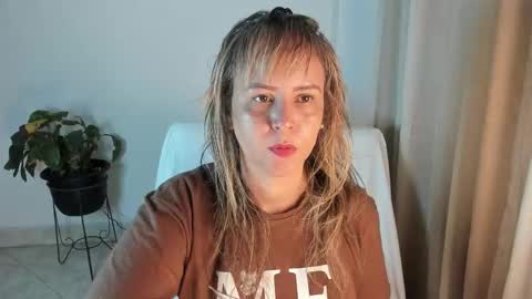 - E S T R E L L A  M I L F - online show from 5, 10, 2025