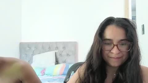 Snapshot of estrellajunior chatting on 5, 5, 2026 estrellajunior online show from 5, 5, 2026