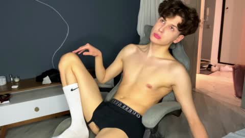 Snapshot of estremecerse chatting on 17, 12, 2024 Alex online show from 17, 12, 2024