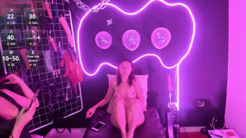 Snapshot of estudiooro509 chatting on 11, 10, 2025 Cloe and Megan online show from 11, 10, 2025