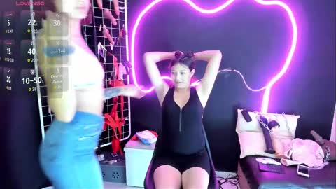 Snapshot of estudiooro509 chatting on 22, 10, 2025 Cloe and Megan online show from 22, 10, 2025