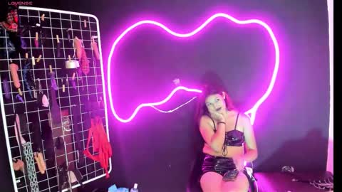 Snapshot of estudiooro509 chatting on 13, 11, 2025 Cloe and Megan online show from 13, 11, 2025