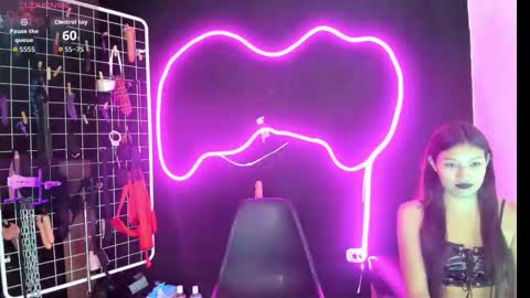 Snapshot of estudiooro509 chatting on 14, 11, 2025 Cloe and Megan online show from 14, 11, 2025