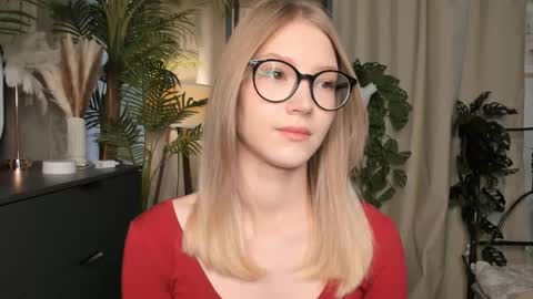 Natalie online show from 12, 10, 2025