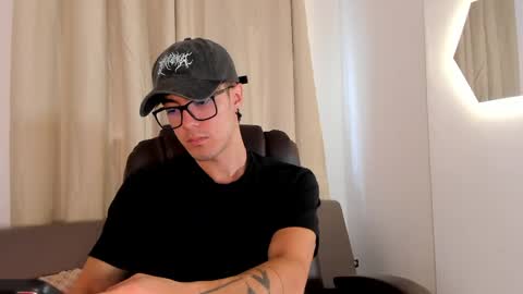 etham_wolf1 online show from 17, 4, 2026