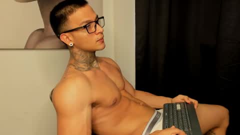 Snapshot of ethan_devis7 chatting on 27, 5, 2026 Ethan - Independent model online show from 27, 5, 2026