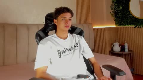 Snapshot of ethanlowell chatting on 1, 3, 2026 ethanlowell online show from 1, 3, 2026