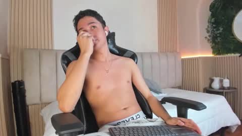 Snapshot of ethanlowell chatting on 24, 3, 2026 ethanlowell online show from 24, 3, 2026