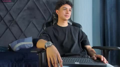 Snapshot of ethanlowell chatting on 4, 4, 2026 ethanlowell online show from 4, 4, 2026