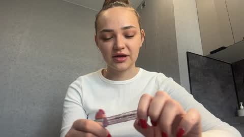 Caroline online show from 13, 4, 2026