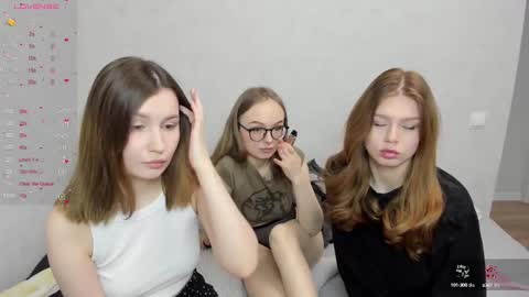 Snapshot of eumomino chatting on 27, 2, 2025 Veronica Tiia Lilith left to right online show from 27, 2, 2025