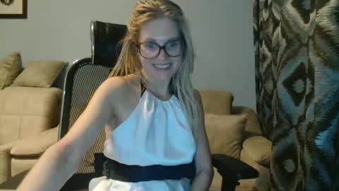 Snapshot of eva2323 chatting on 15, 1, 2025 eva2323 online show from 15, 1, 2025