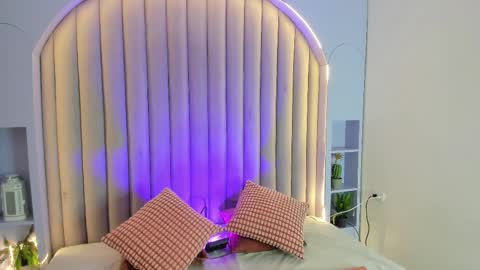 EVA DAEMON  online show from 4, 12, 2025