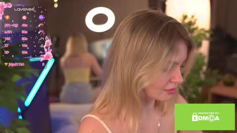 Snapshot of eva_eva00 chatting on 17, 12, 2025 Evienne online show from 17, 12, 2025